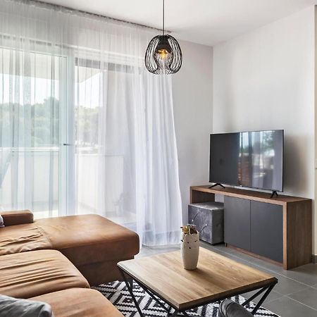 Amazing Apartment In Premantura With Kitchen Extérieur photo
