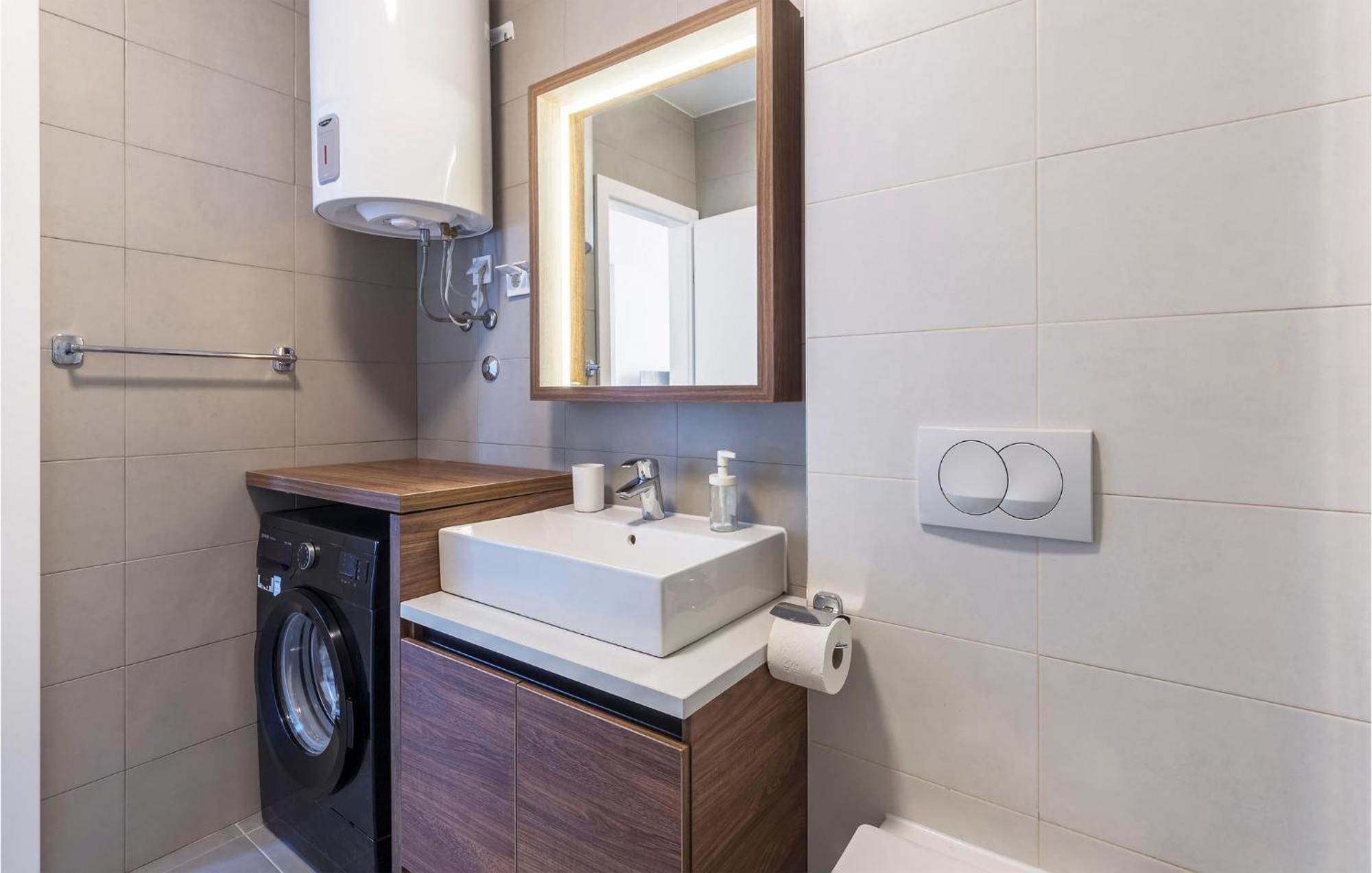 Amazing Apartment In Premantura With Kitchen Extérieur photo