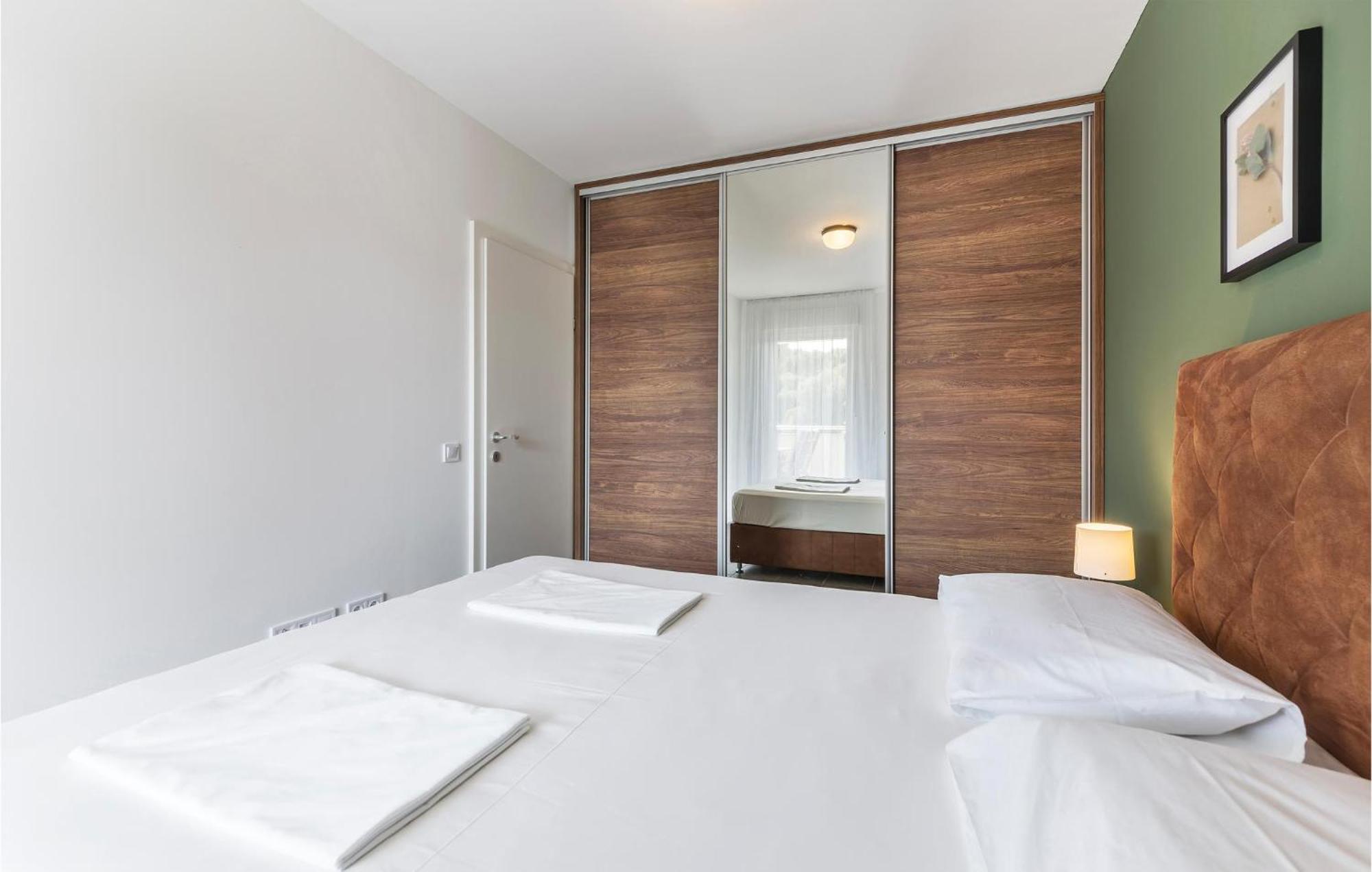 Amazing Apartment In Premantura With Kitchen Extérieur photo