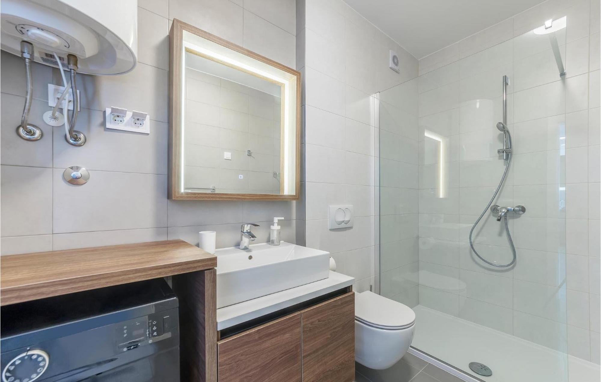 Amazing Apartment In Premantura With Kitchen Extérieur photo